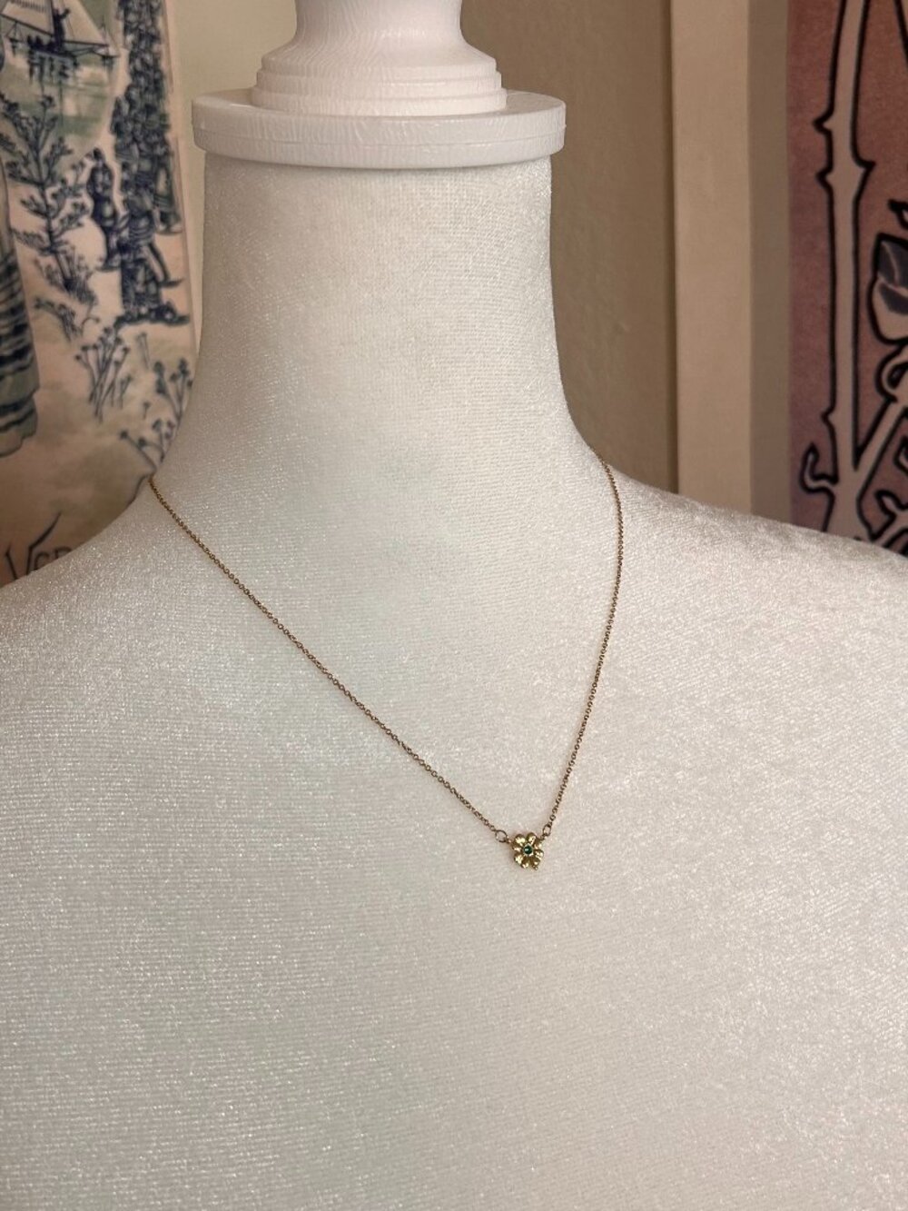 Vintage-Inspired Gold-Tone Clover Pendant Necklace